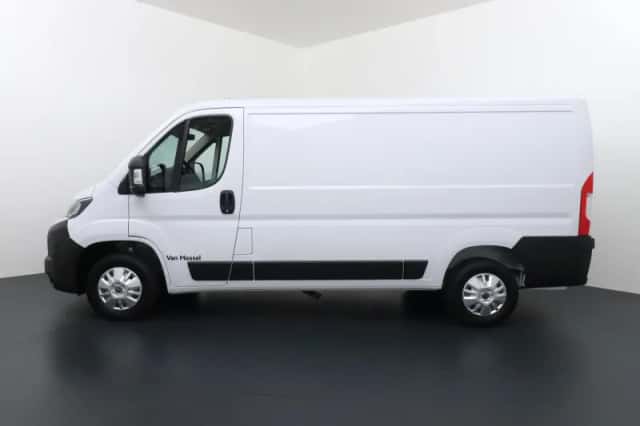 Opel Movano (2024) thumbnail 2