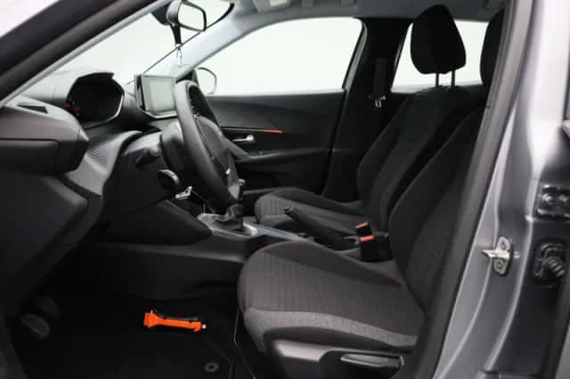 Peugeot 2008 (2022) thumbnail 9