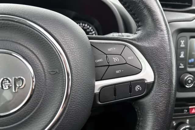 Jeep Renegade (2016) thumbnail 6