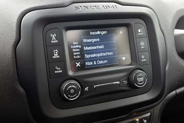 Jeep Renegade (2016) thumbnail 9