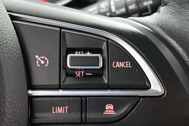 Suzuki Swift (2018) thumbnail 5