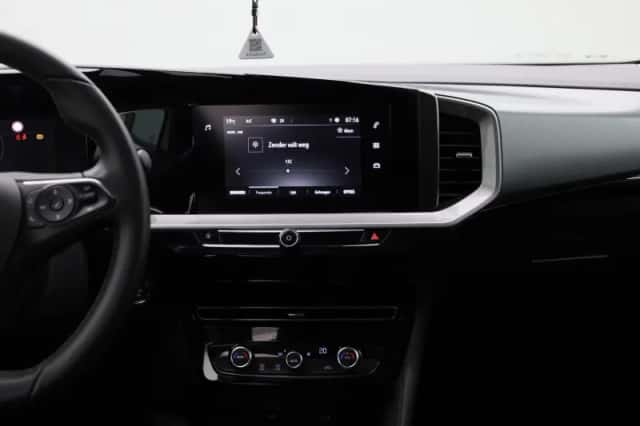 Opel Mokka-e (2022) thumbnail 9