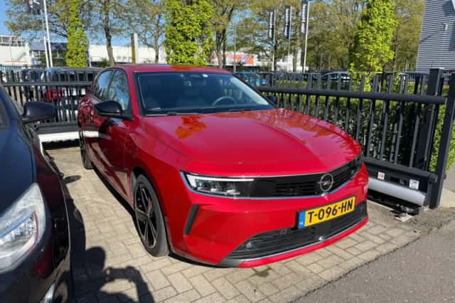 Opel Astra (2022) thumbnail 3