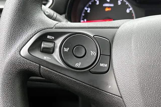 Opel Crossland X (2019) thumbnail 6