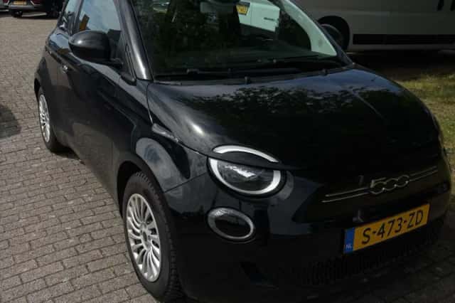 Fiat 500 (2023) thumbnail 2