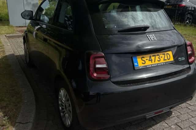 Fiat 500 (2023) thumbnail 3