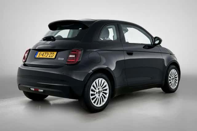 Fiat 500 (2023) thumbnail 4