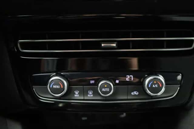 Opel Mokka-e (2022) thumbnail 17