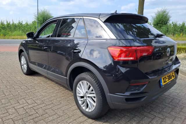 Volkswagen T-Roc (2018) thumbnail 2