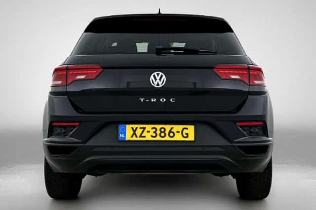 Volkswagen T-Roc (2018) thumbnail 3