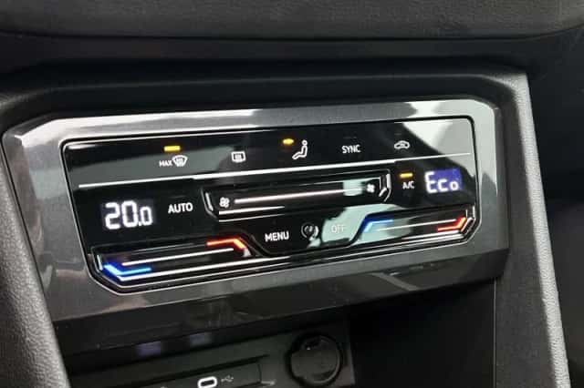 Volkswagen Tiguan (2022) thumbnail 17