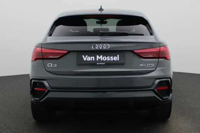 Audi Q3 (2021) thumbnail 5