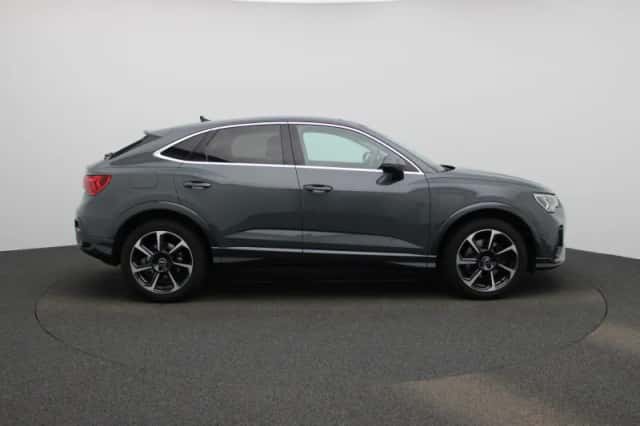 Audi Q3 (2021) thumbnail 6