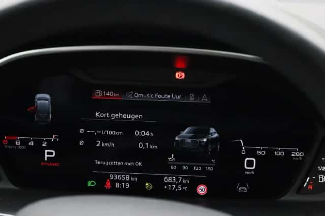 Audi Q3 (2021) thumbnail 8