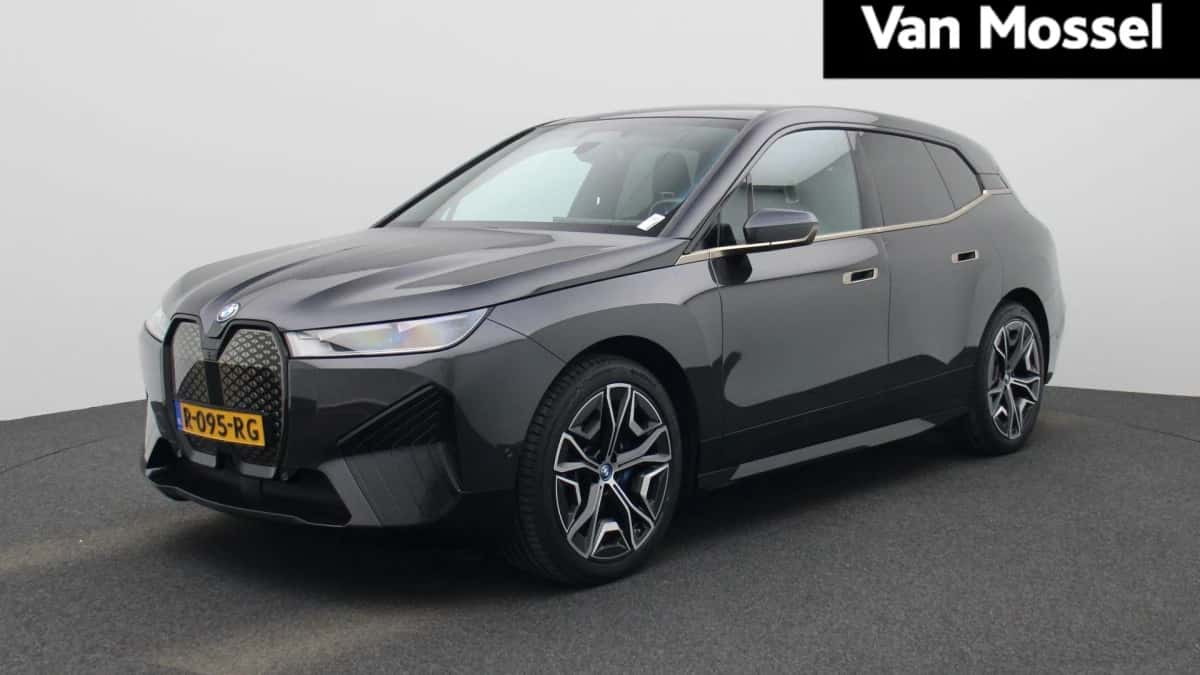 BMW iX (2022) — foto 1