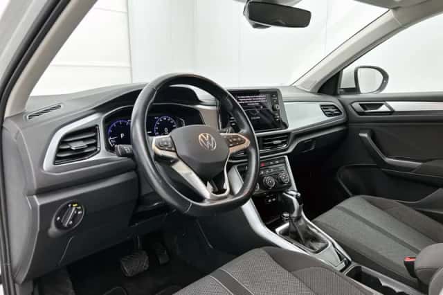 Volkswagen T-Roc (2023) thumbnail 16