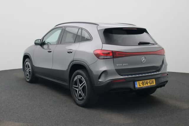 Mercedes-Benz EQA (2021) thumbnail 2