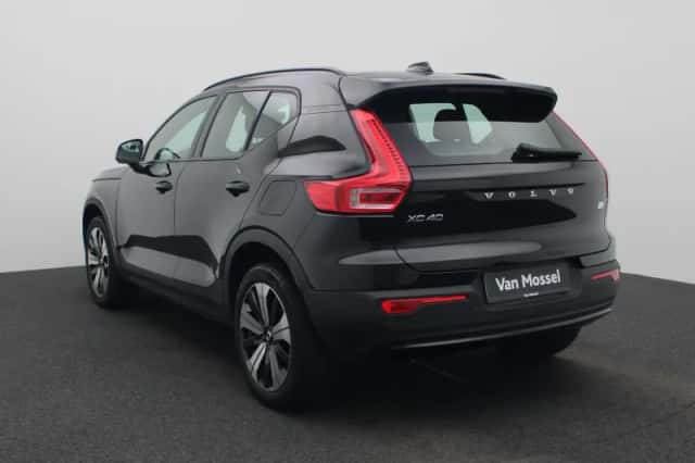 Volvo XC40 (2023) thumbnail 2