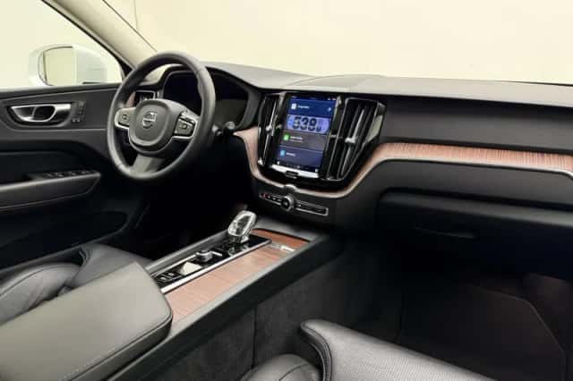 Volvo XC60 (2023) thumbnail 14
