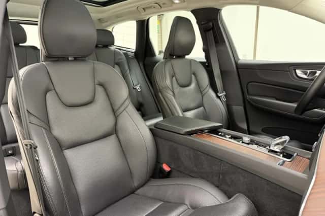Volvo XC60 (2023) thumbnail 16