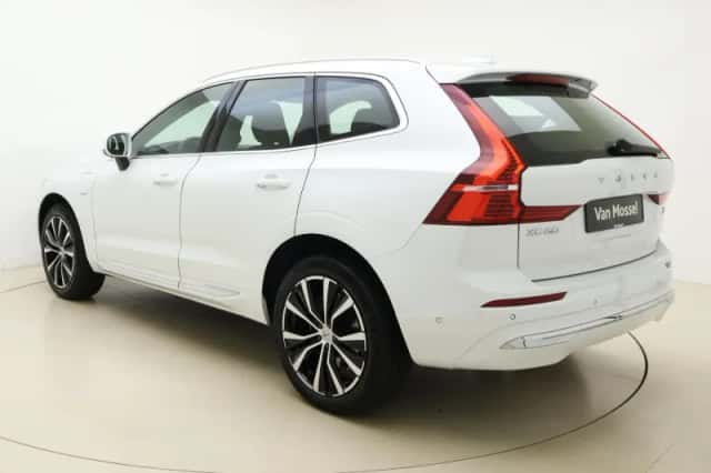 Volvo XC60 (2023) thumbnail 3