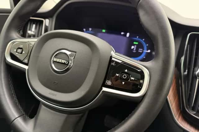 Volvo XC60 (2023) thumbnail 8