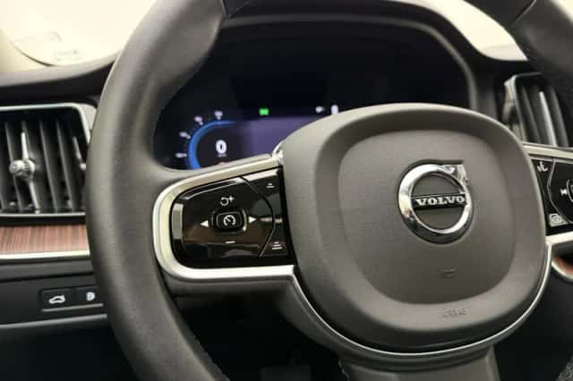Volvo XC60 (2023) thumbnail 9