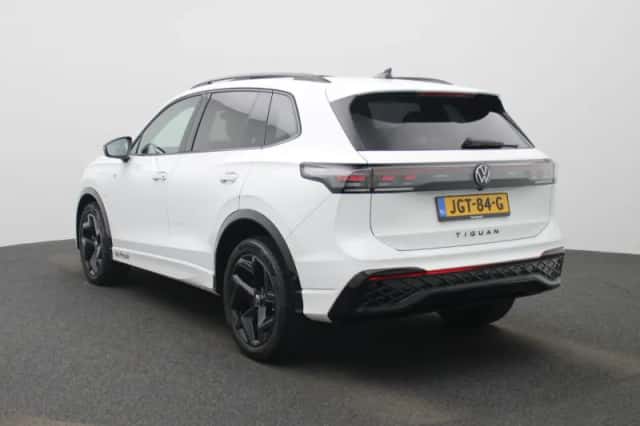 Volkswagen Tiguan (2025) thumbnail 2