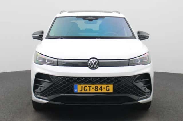 Volkswagen Tiguan (2025) thumbnail 3