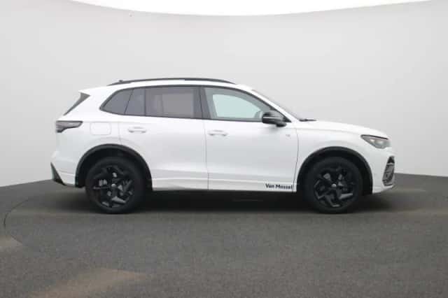Volkswagen Tiguan (2025) thumbnail 6