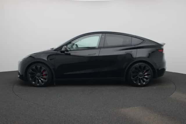 Tesla Model Y (2022) thumbnail 4