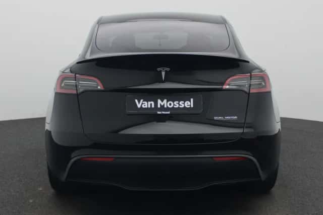 Tesla Model Y (2022) thumbnail 5