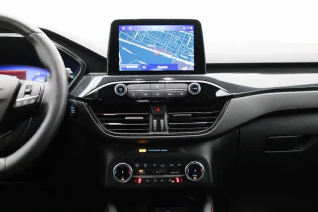 Ford Kuga (2023) thumbnail 9