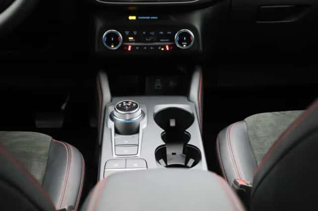 Ford Kuga (2023) thumbnail 10