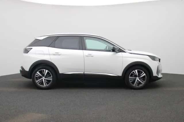 Peugeot 3008 (2022) thumbnail 6