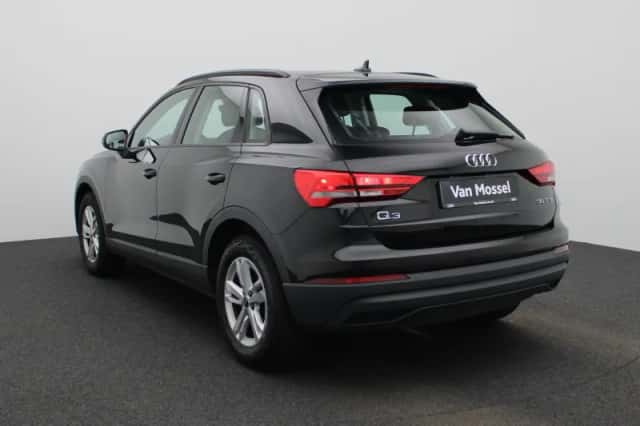 Audi Q3 (2021) thumbnail 2