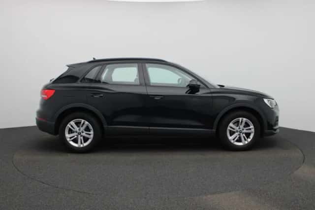 Audi Q3 (2021) thumbnail 6