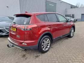 Toyota RAV4 (2018) thumbnail 3
