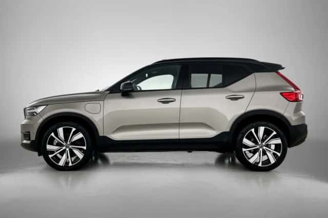 Volvo XC40 (2022) thumbnail 2