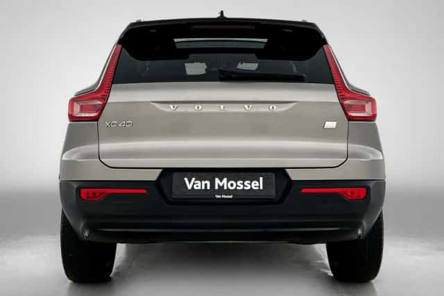 Volvo XC40 (2022) thumbnail 3