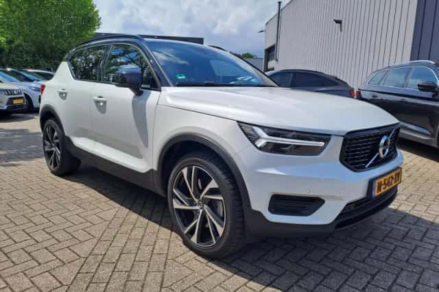 Volvo XC40 (2022) thumbnail 5