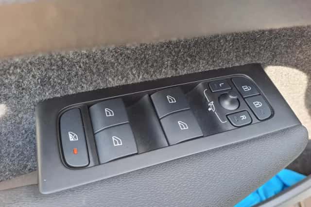 Volvo XC40 (2022) thumbnail 9