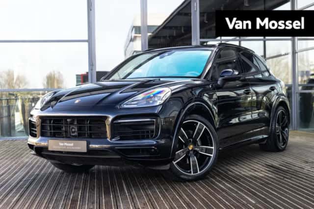 Porsche Cayenne (2023) thumbnail 1