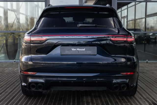 Porsche Cayenne (2023) thumbnail 5