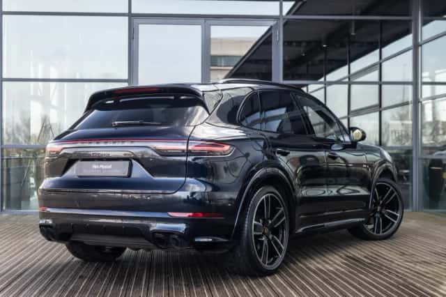 Porsche Cayenne (2023) thumbnail 6