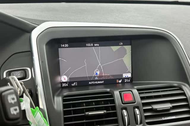Volvo XC60 (2017) thumbnail 23