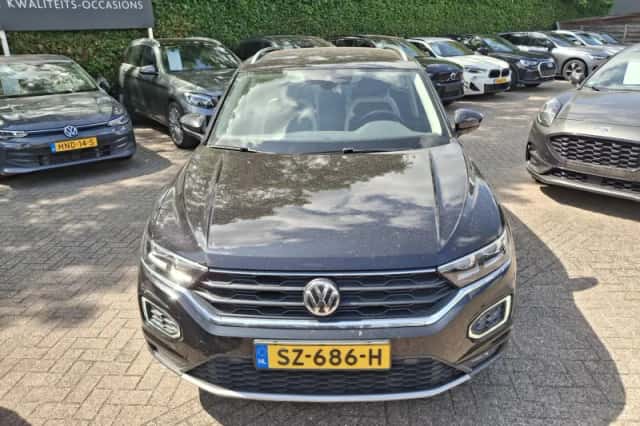 Volkswagen T-Roc (2018) thumbnail 2