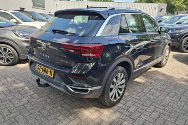 Volkswagen T-Roc (2018) thumbnail 4