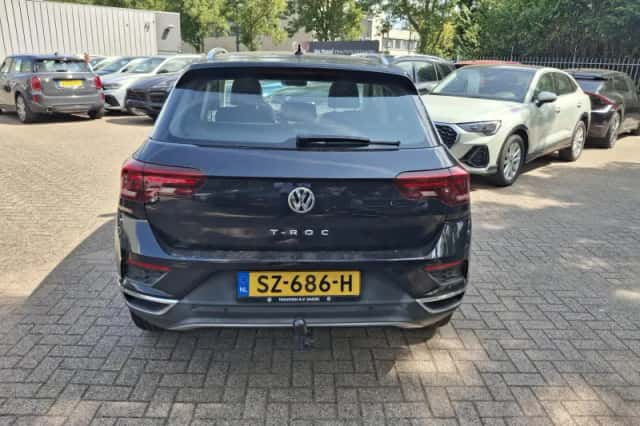 Volkswagen T-Roc (2018) thumbnail 5