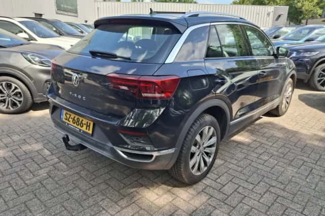 Volkswagen T-Roc (2018) thumbnail 4